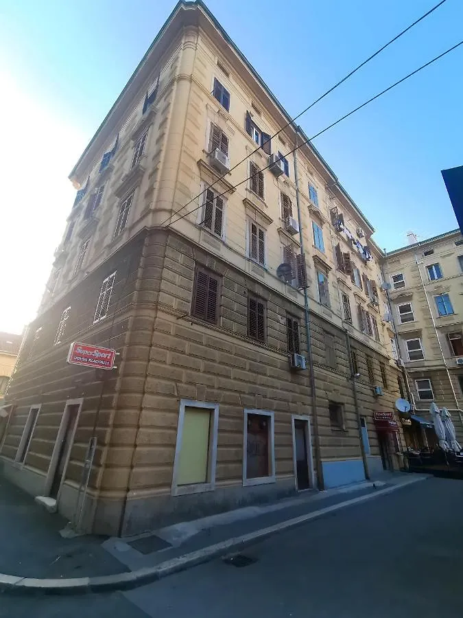 Market & Art Square Place Rijeka 4*,