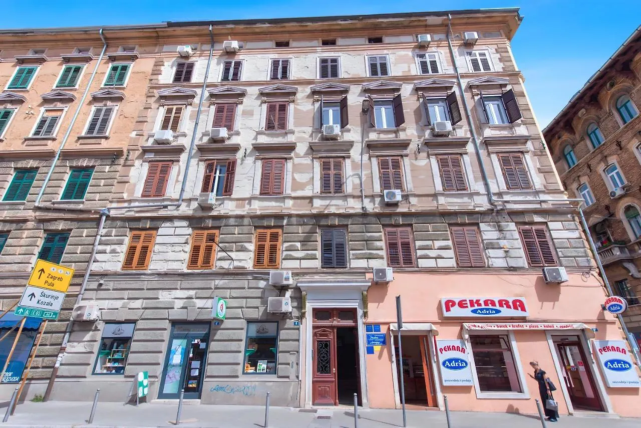 Market & Art Square Place Rijeka 4*,