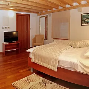 Monika 4*, Trogir Croatie