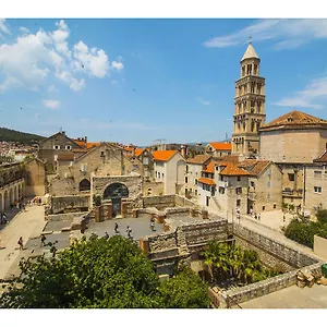 Gasthof Palace Tower View